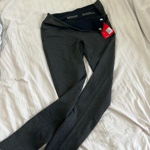 Spanx “the signature ponte super skinny pants” New with tags/Never worn. Size 27